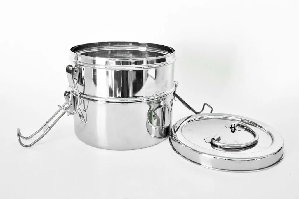 https://www.getgreenbewell.com/wp-content/uploads/2016/07/stainless-steel-tiffin-lunch-contianer-two-compartments-to-goware-1024x683.jpg.webp