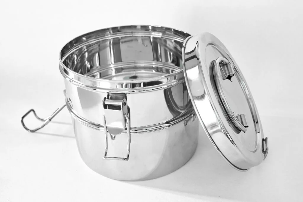 https://www.getgreenbewell.com/wp-content/uploads/2016/07/stainless-steel-tiffin-lunchbox-to-goware-1024x683.jpg.webp
